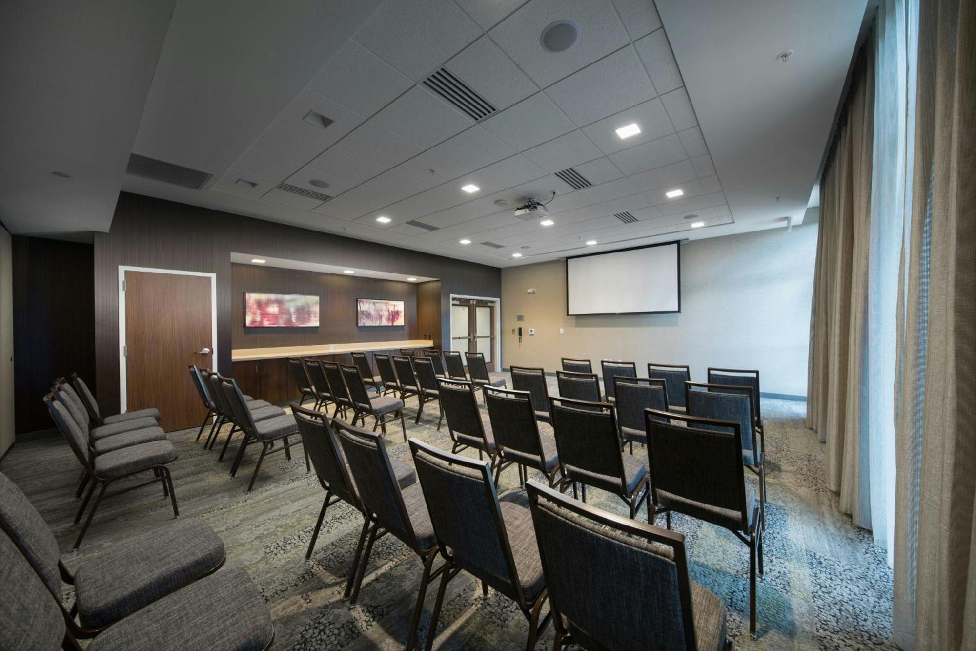 Courtyard By Marriott Russellville Exterior photo